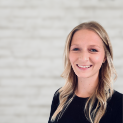 Portrait of Dana Bakshani – Global Business Development Manager